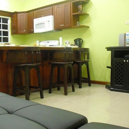 Piarco Village Suites Buitenkant foto
