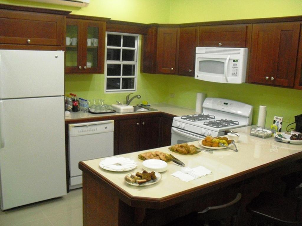 Piarco Village Suites Buitenkant foto