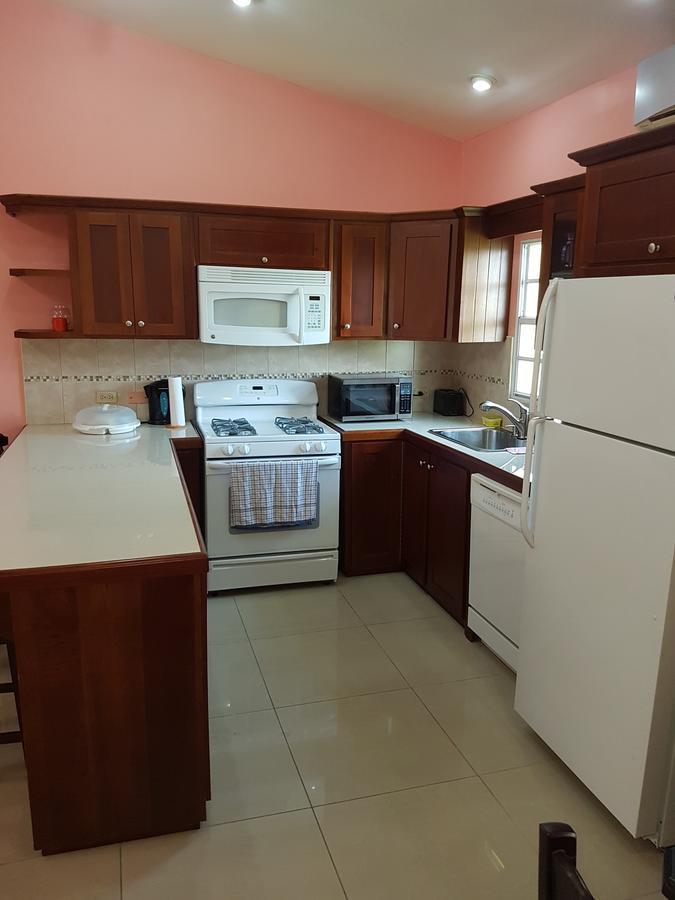Piarco Village Suites Buitenkant foto